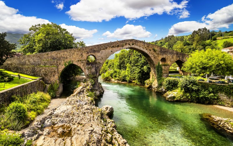 El espectacular puente romano de Cangas de Onís