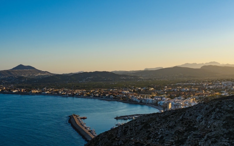 Vistas de Jávea sobre el cabo de San Antonio