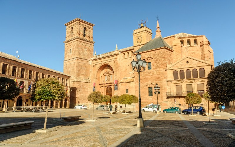 Iglesia de San Andrés, entorno de la calle Cervantes