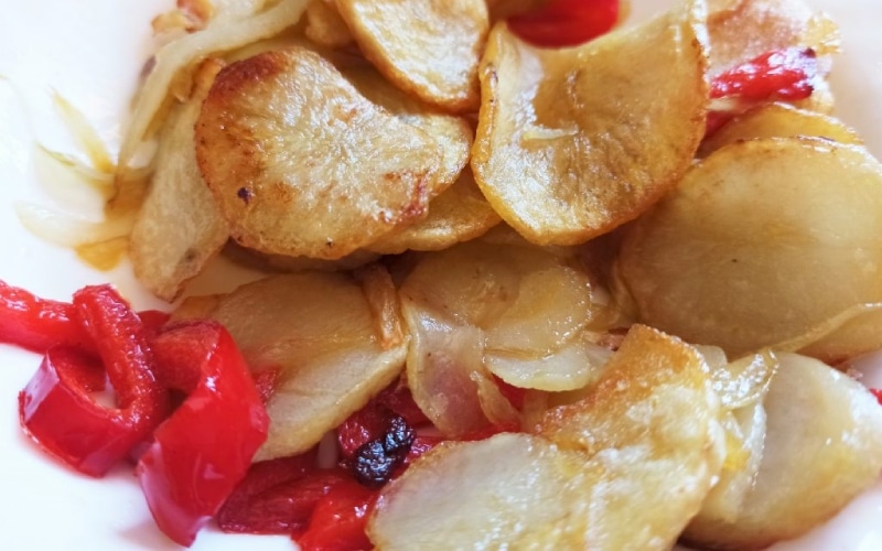Plato de patatas a lo pobre