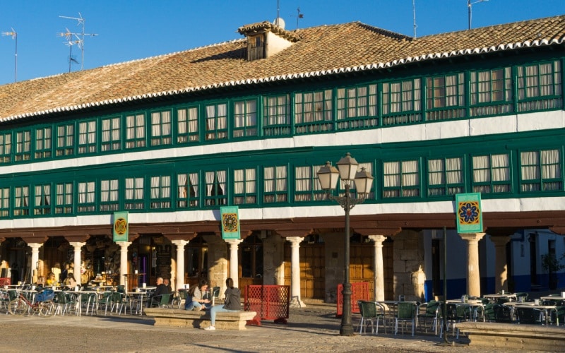 Detalle de las galerías acristaladas de la plaza de Almagro