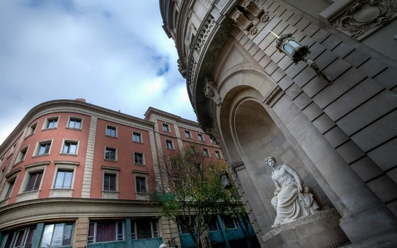 Escultura en honor a Mariano Fortuny expuesta en Barcelona