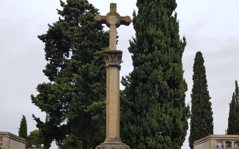 Cruz en honor a Josep Sardà