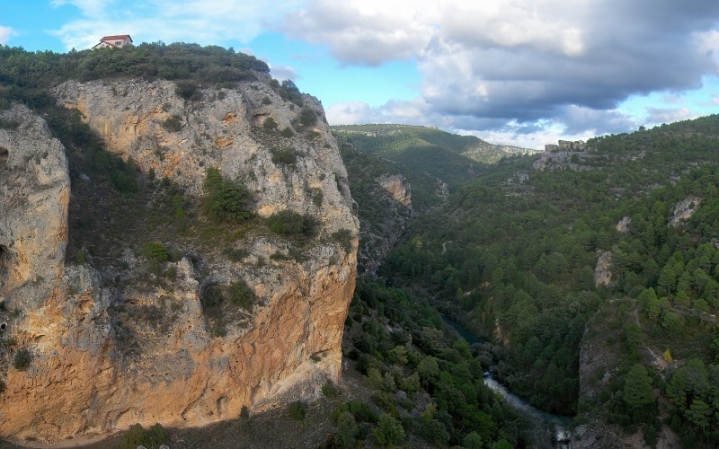 Espectaculares acantilados desde el mirador