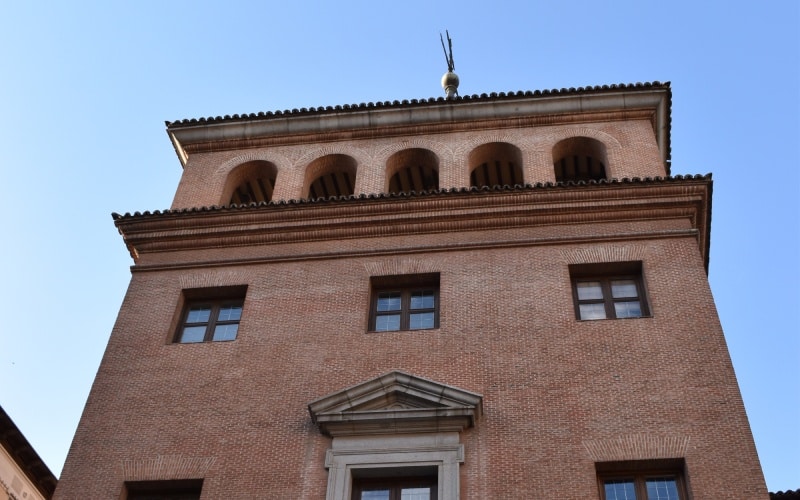 Fachada de la Casa de las Siete Chimeneas