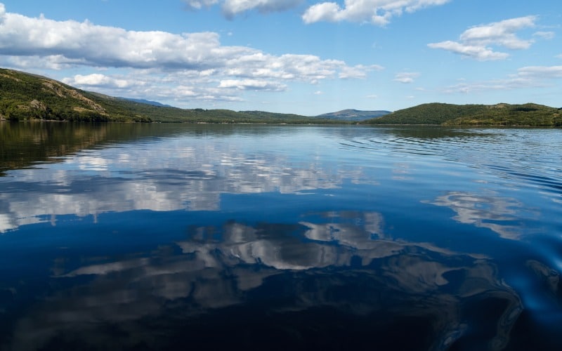 El Lago de Sanabria es uno de los lagos más bellos de España
