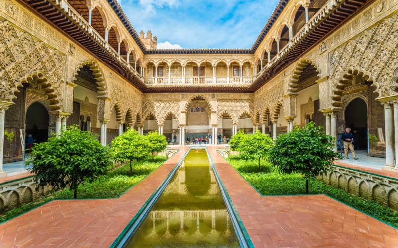 Patio en el interior de el Real Alcázar de Sevilla