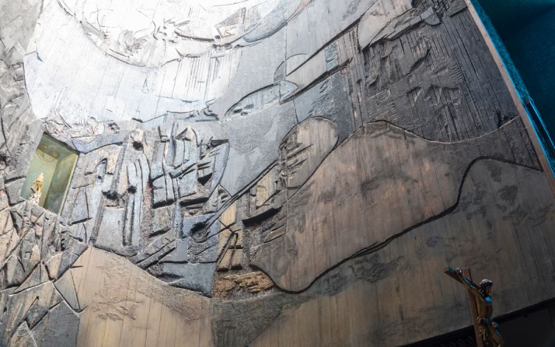 El retablo del santuario derrocha detalles y simbolismos