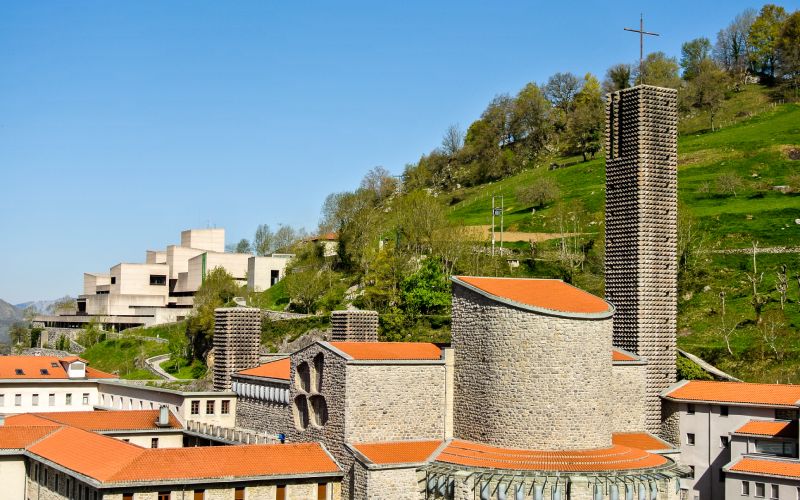 El santuario es objeto de peregrinación por creyentes de todo el mundo