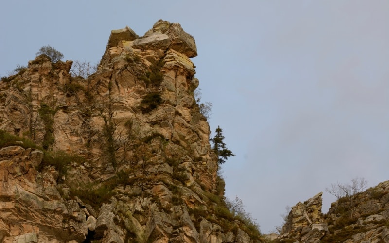 Montañas escarpadas
