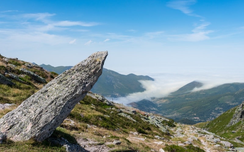 Menhir en la montaña