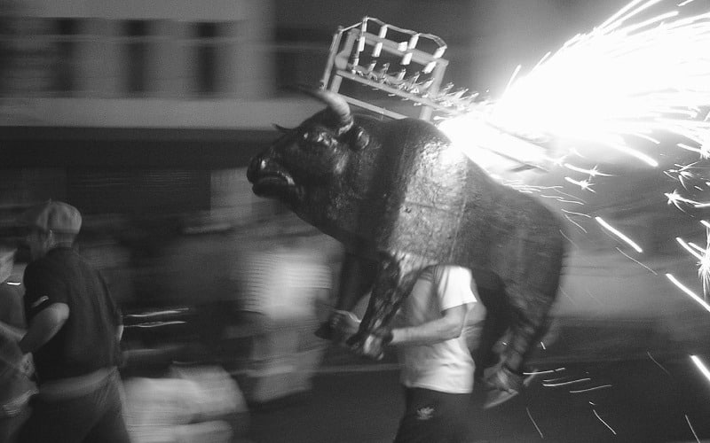 Uno de los famosos toros de fuego