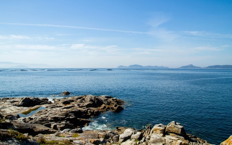 Vista de las Islas Cíes desde la Costa da Vela