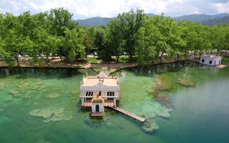 Vistas con un dron del Lago de Banyoles, en Girona