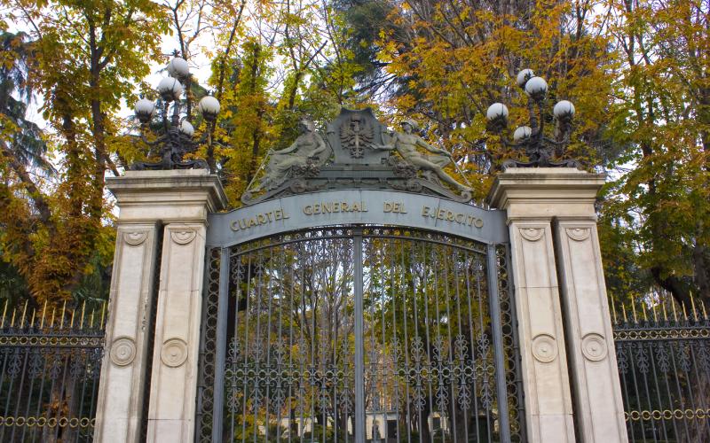 Entrada al palacio de Buenavista en Madrid