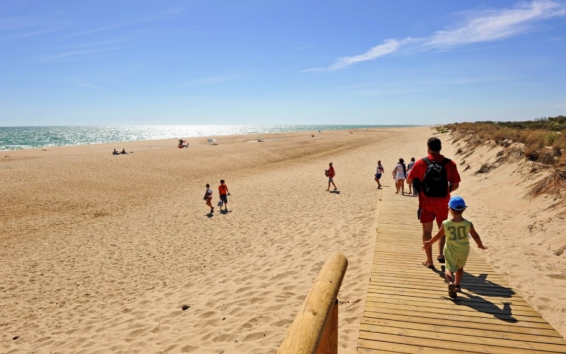 En la Flecha del Rompido puede disfrutarse de una de las mejores playas de Huelva