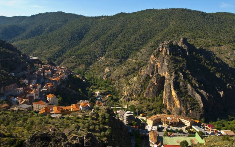 Los Picarzos, Aýna y Santa María de lo Alto