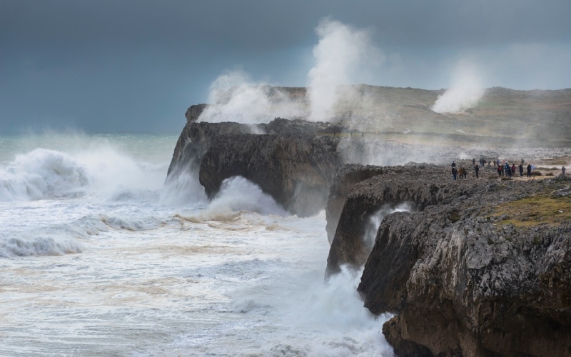 Bufones de Pría en un día de tormenta