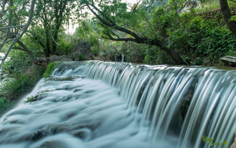 salto de agua en Liétor