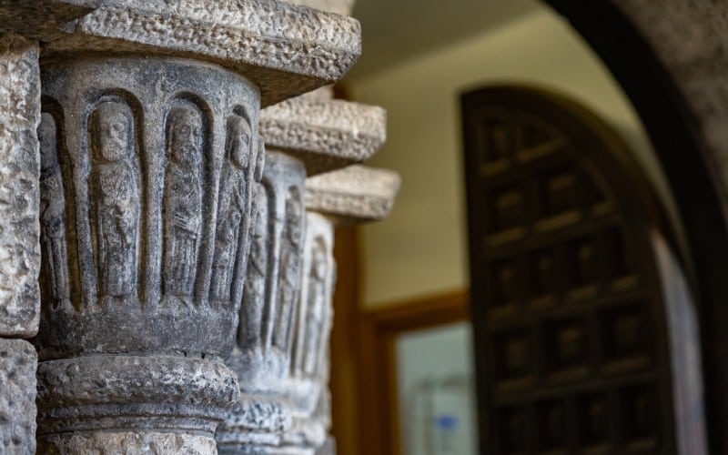 Detalles románicos del Roc de Sant Gaietà