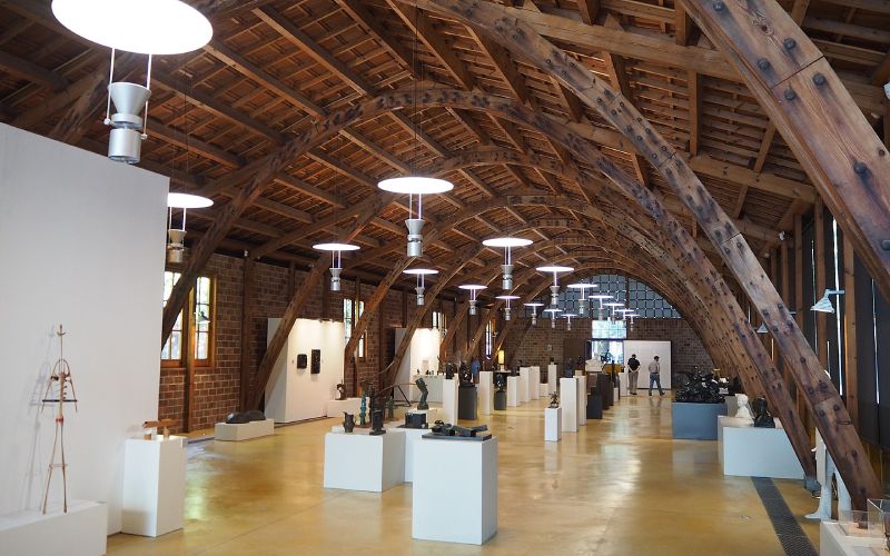 Arcos parabólicos de la Nau Gaudí