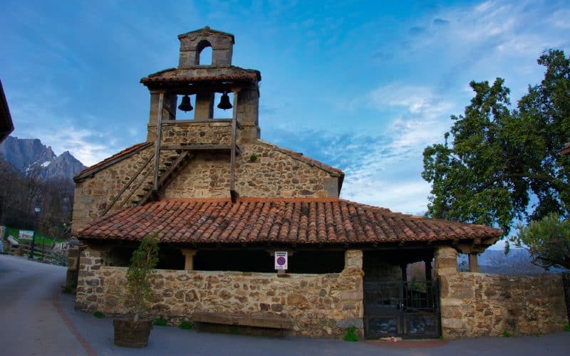 Iglesia de Nuestra Señora de la Asunción en Mogrovejo