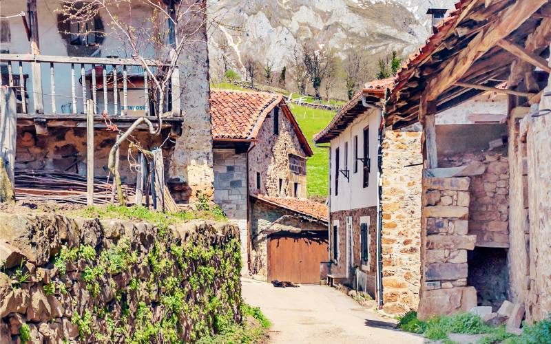 Arquitectura popular de la aldea cántabra de Mogrovejo