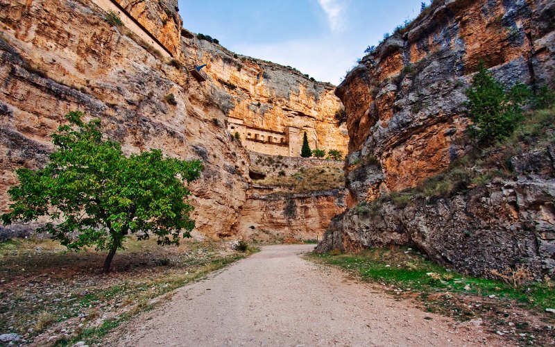 El santuario de Jaraba está escondido en las montañas de Zaragoza, en los cañones del río Mesa