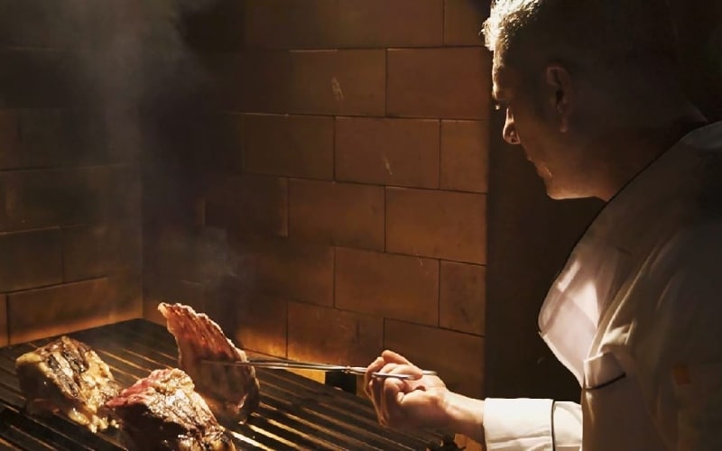 En aquella mesa de Extremadura, Daniel Valverde demostró el valor culinario de la oveja merina