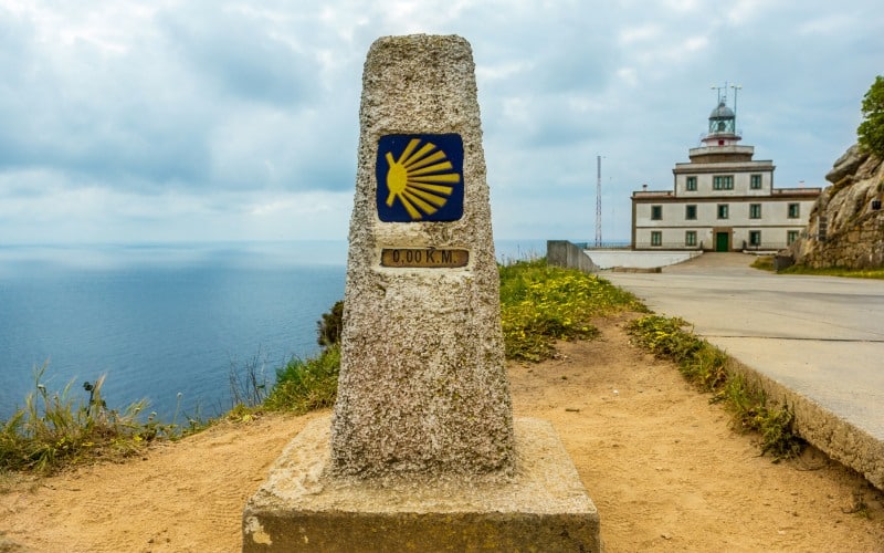 En el cabo de Fisterra se encuentra el kilómetro 0 del Camino de Santiago.