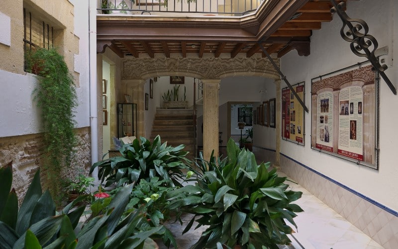 Patio de la Casa de los Leones
