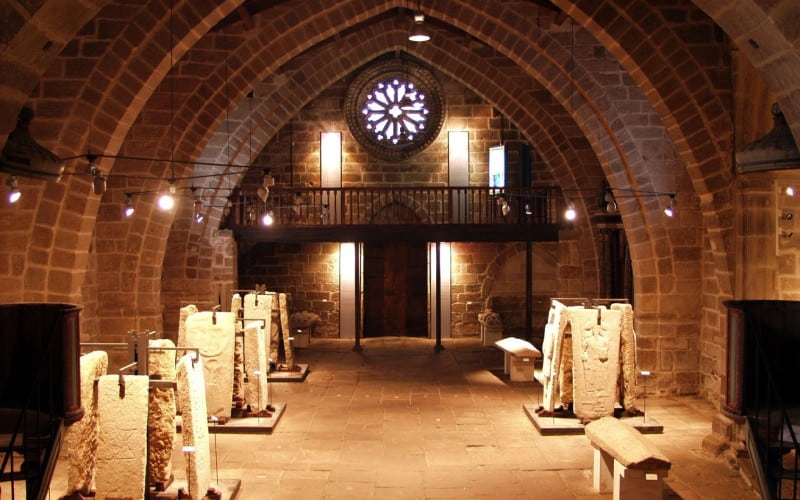 Iglesia de Santa María a Nova con su impresionante colección
