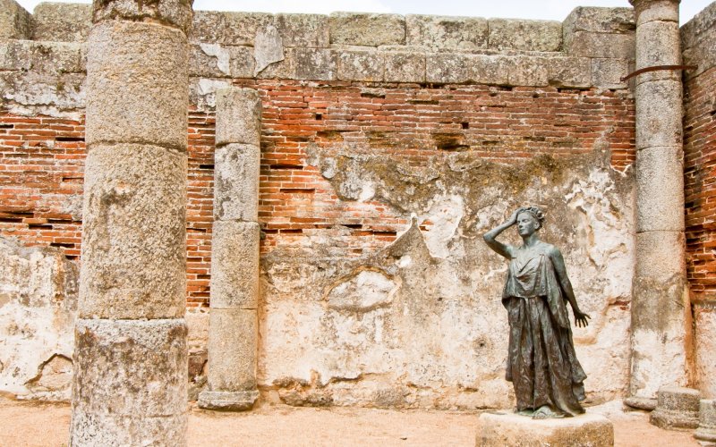 Escultura de Margarita Xirgu en el teatro romano de Mérida