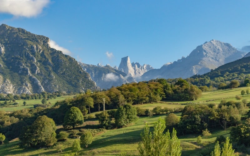 El Pico Urriellu en el horizonte