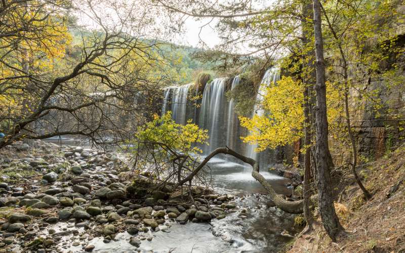 Salto de agua de la presa del Pradillo