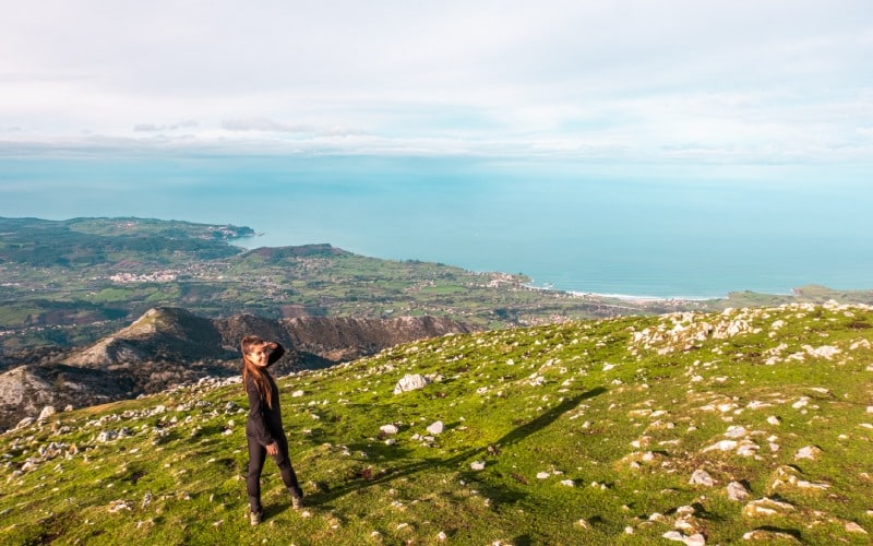 Andrea Bergareche en el Pico Pienzu, en Asturias