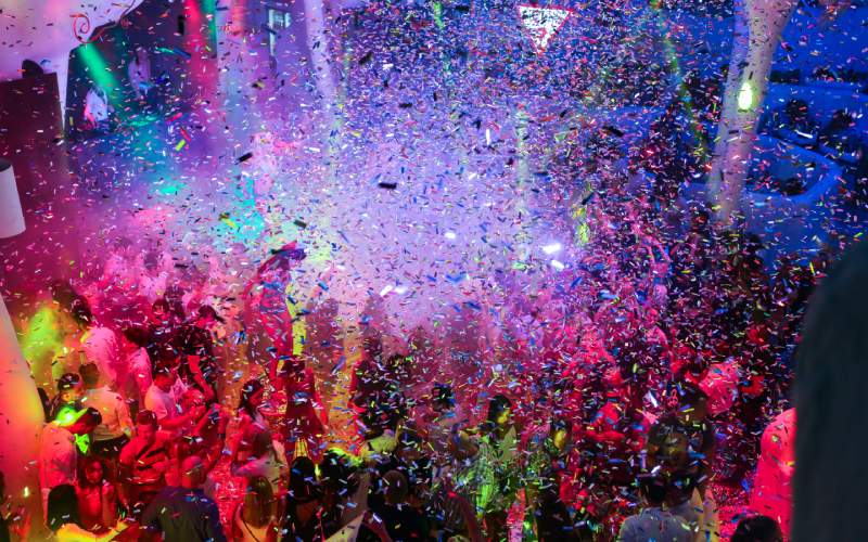 Fiesta en una discoteca