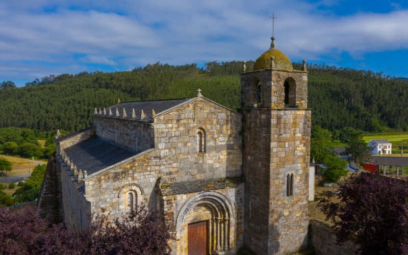 Una imagen más cercana de la basílica de San Martiño de Mondoñedo