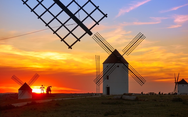 Se puede revivir la épica historia del Quijote observando estos molinos de Mota del Cuervo