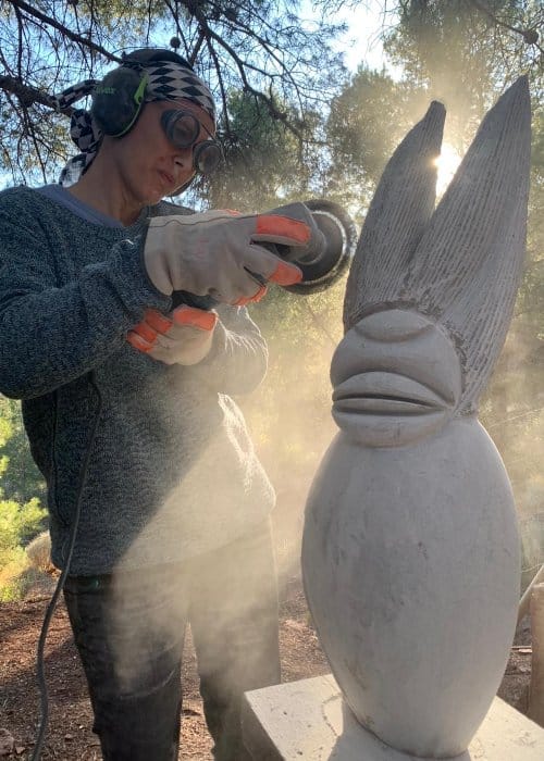Rhea Marmentini trabajando