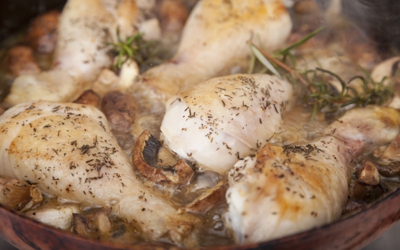 Guiso de pollo con romero y tomillo de La Rioja