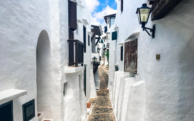 Calle estrecha Binibeca Vell