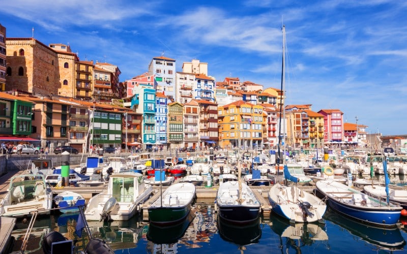 El colorido puerto de Bermeo