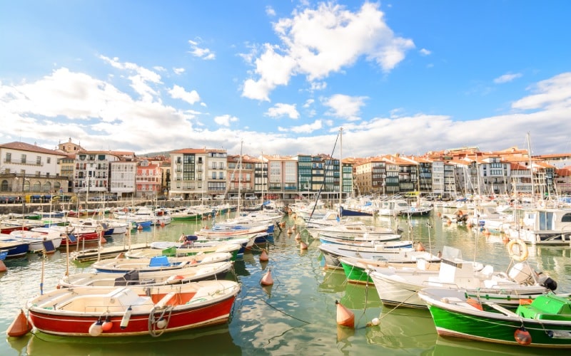 Botes amarrados en Lekeitio
