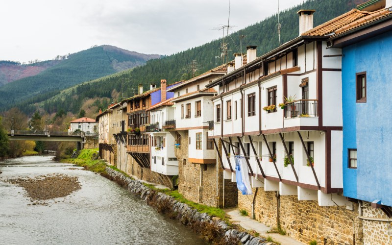 Casas colgantes en Orozko