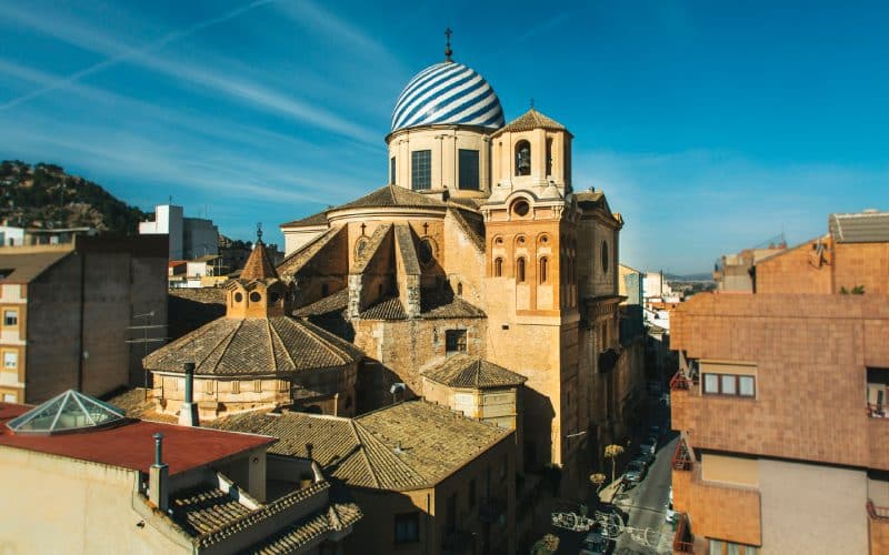 Es fácil reconocer la basílica de la Purísima gracias a su peculiar cúpula