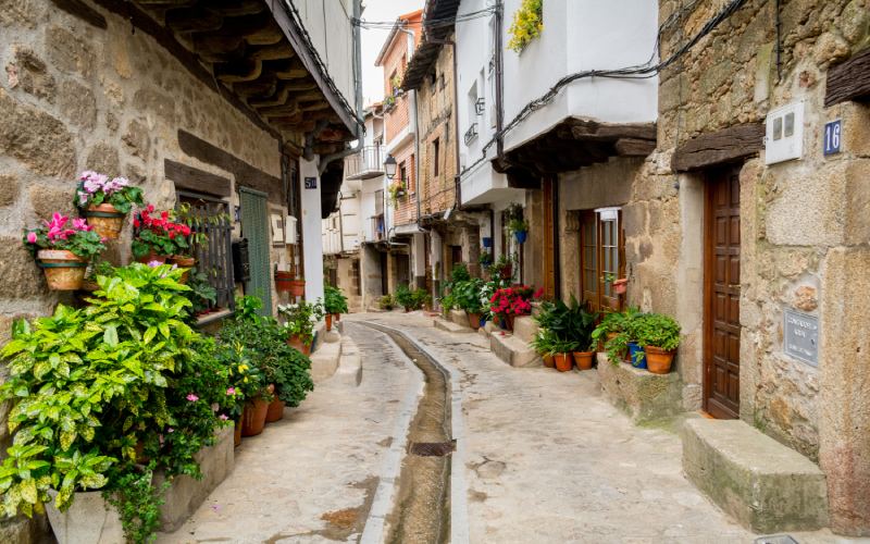 Las bellas calles de San Martín de Trevejo