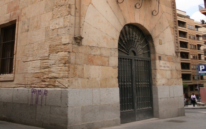 Entrada a la casa de Dª María La Brava
