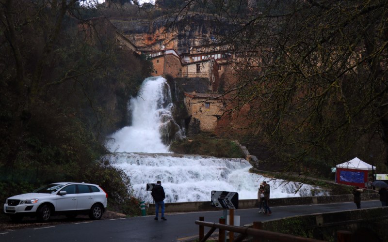 Cascada de Orbaneja del Castillo con su caudal a tope