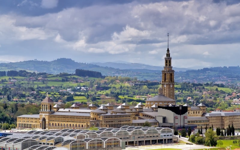 Ciudad de la Cultura de Gijón, antigua Universidad Laboral, el edificio más grande de España